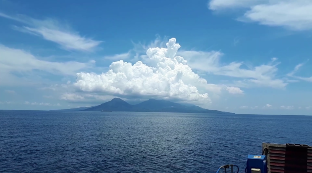 view approaching camiguin