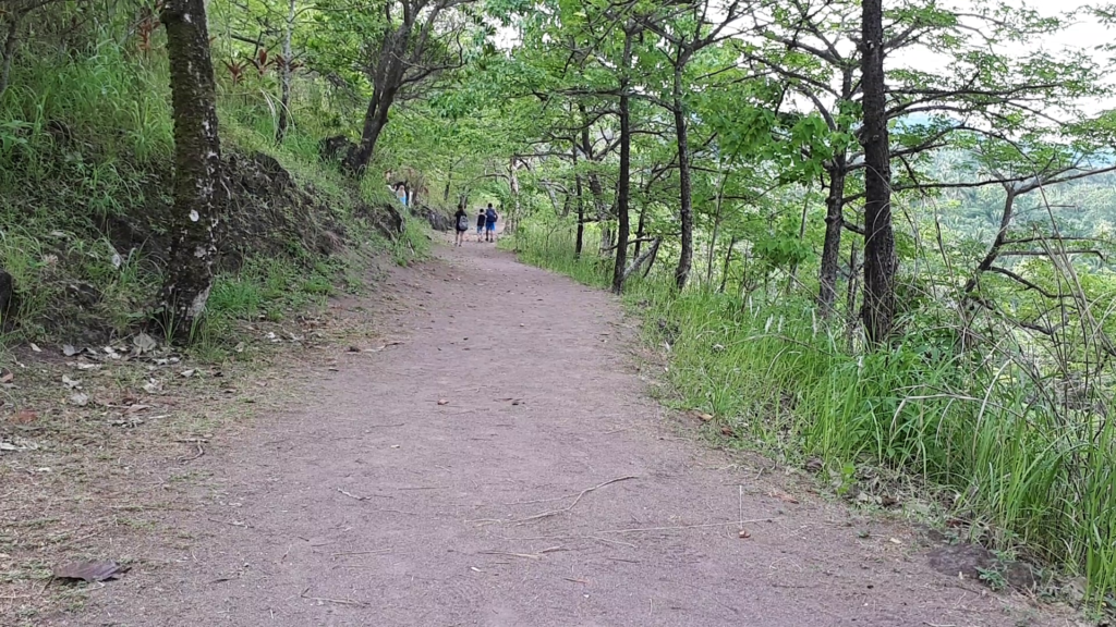 walkway to the old volcano dirt path