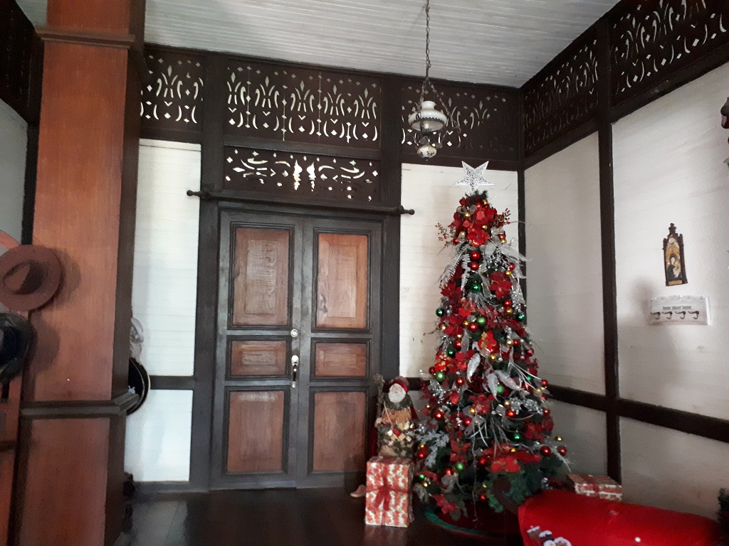 lagbas ancestral house door calado